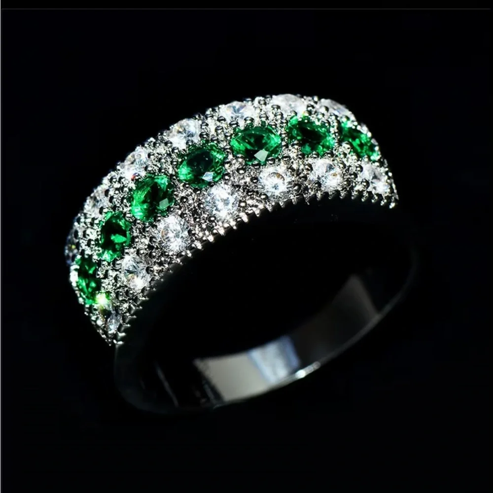 Emerald Silver Band Ring - NEW - SIZE 7
